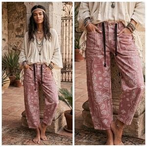 Veveret Paisley Bandana Print Rope Belt Barrel Jeans